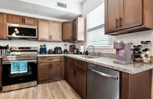 Florida Area Apartment | Spacious 5BR Getaway in NOLA
