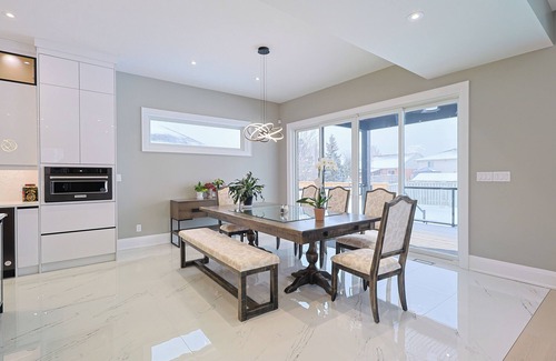 Niagara Falls Villa | Spacious 6-bedroom villa in enchanting Niagara Falls with AC