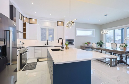 Niagara Falls Villa | Spacious 6-bedroom villa in enchanting Niagara Falls with AC