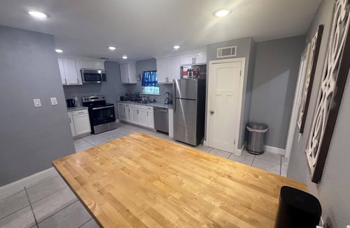 Meadowbrook House | Spacious 6-bedroom house in beautiful Fort Worth with AC