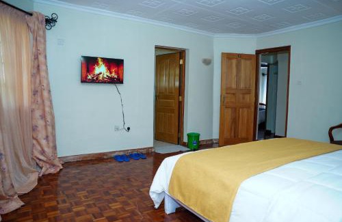 Ongata Rongai Bed & Breakfast | Spacious 6-Bedroom Home near Maasai Lodge