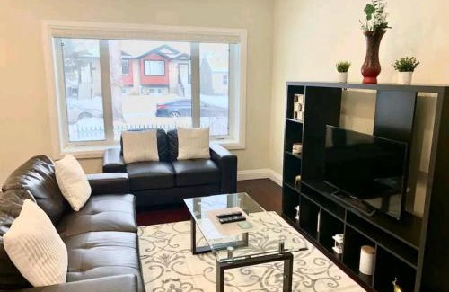 Northwest Edmonton Apartment | Spacious 6 beds 3 baths home in Central WiFi parking AC