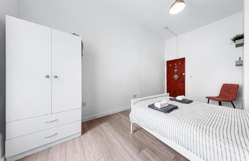 Deptford Apartment | Spacious 7 Bed- High Street Location