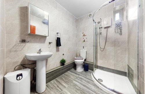 Deptford Apartment | Spacious 7 Bed- High Street Location