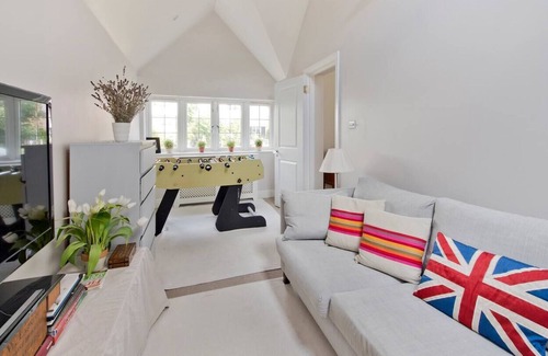 Barnes House | Spacious 7 Bedroom Family Home, Barnes