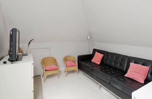 Barnes House | Spacious 7 Bedroom Family Home, Barnes