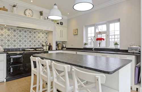 Barnes House | Spacious 7 Bedroom Family Home, Barnes