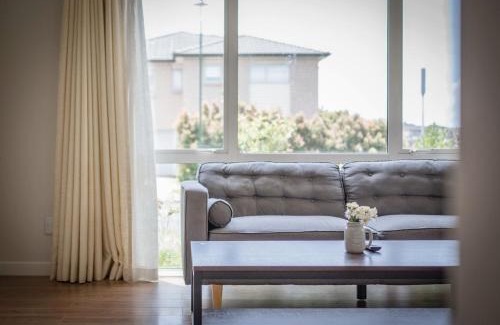 Flat Bush House | Spacious 7 BRs 4 BHs house on Longhorn, Flat Bush