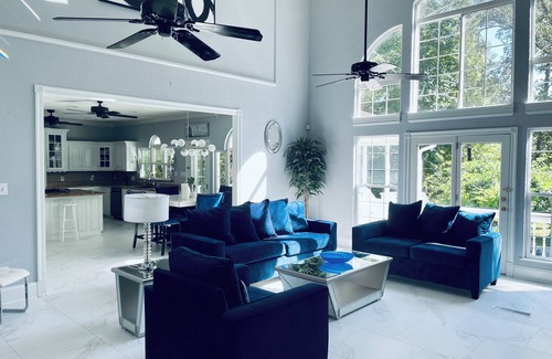 Mid America House | Spacious 8-bedroom house on lake in Hot Springs with pool & theater room