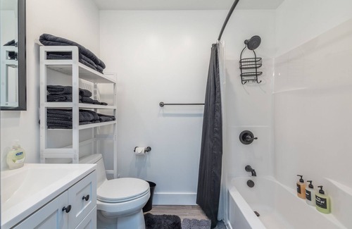 Weaverville House | Spacious A-Frame with Loft near Downtown