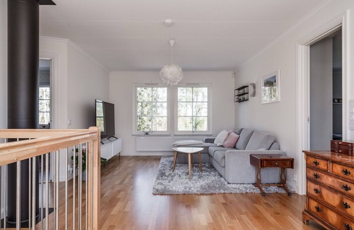Vega House | Spacious accommodation near Stockholm with heated pool | SE13013