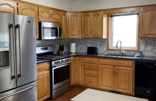 Hutchinson House | Spacious and beautiful 3,020 square foot 5-bedroom walkout