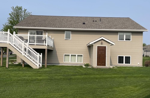 Hutchinson House | Spacious and beautiful 3,020 square foot 5-bedroom walkout