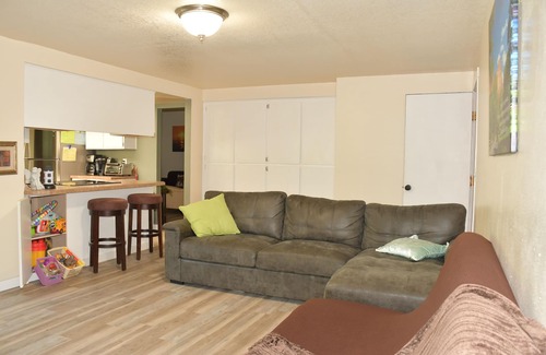 Beaverton House | Spacious and Beautiful Single-Level for 10+