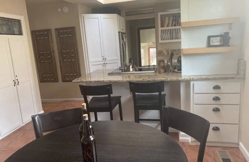 West Eugene House | Spacious and Bright! Walk Everywhere! The Eugene Vintage Bungalow