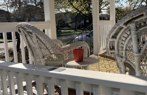 West Eugene House | Spacious and Bright! Walk Everywhere! The Eugene Vintage Bungalow