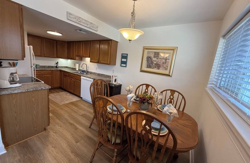 Willowdale House | Spacious and Convenient townhome in METAIRIE