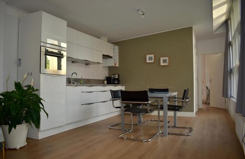 Warmond Apartment | Spacious and modern apartment Warmond