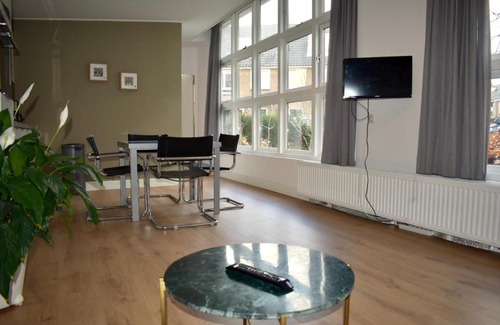 Warmond Apartment | Spacious and modern apartment Warmond