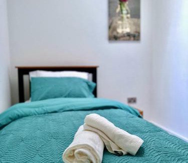Offerton Apartment | Spacious and Modern Entire Home with Garden