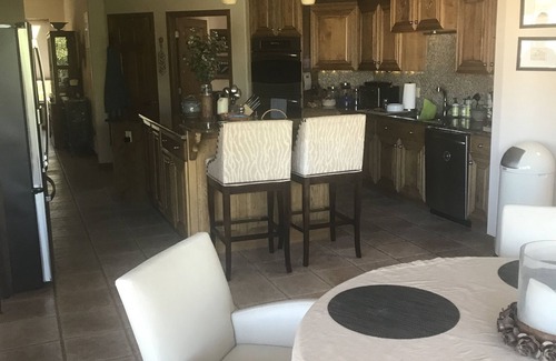 Mesilla Park House | Spacious and private NM Pueblo styled home with great views.