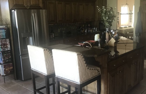 Mesilla Park House | Spacious and private NM Pueblo styled home with great views.