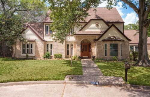 Barker House | Spacious and quiet 4 bed 3 and a half bath home away from home in Katy Texas