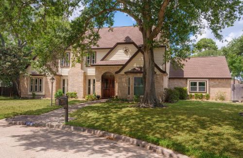 Barker House | Spacious and quiet 4 bed 3 and a half bath home away from home in Katy Texas