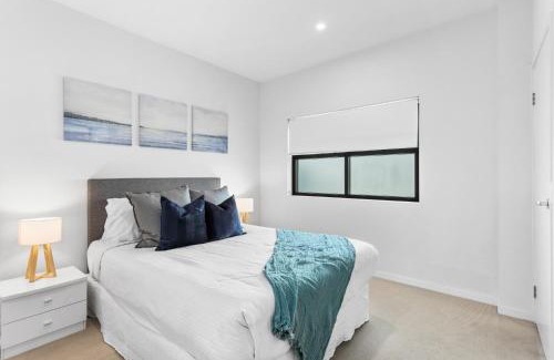 Bulimba Apartment | Spacious and Superb 3-bed Apartment