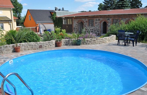 Linow Apartment | spacious apartment in an old 4-sided courtyard in an absolutely quiet location
