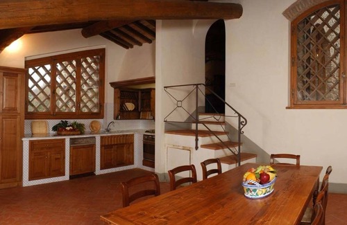 Panzano in Chianti Apartment | Spacious Apartment La Colonna overlooking Chianti Classico vineyards