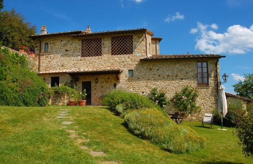 Panzano in Chianti Apartment | Spacious Apartment La Colonna overlooking Chianti Classico vineyards