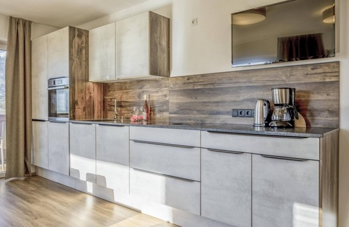 Helfenstein House | Spacious apartment with fitness and sauna for 9