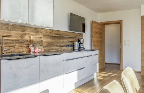 Helfenstein House | Spacious apartment with fitness and sauna for 9