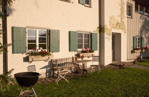 Christazhofen Apartment | Spacious apartment in a quiet secluded location, large balcony and garden