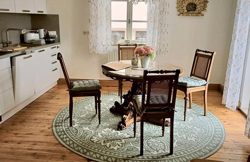 Zeil Apartment | Spacious apartment in a listed building in the old town of Zeil am Main