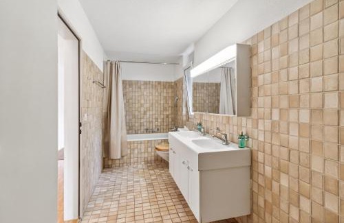 District 8 Apartment | Spacious Apartment in Zurich