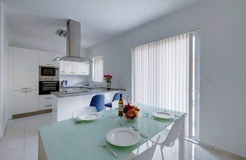 Gzira Apartment | Spacious Apartment Steps to the Promenade