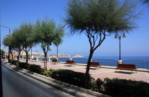 Gzira Apartment | Spacious Apartment Steps to the Promenade
