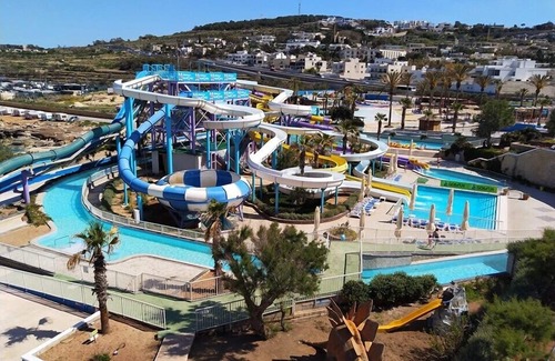 Gzira Apartment | Spacious Apartment Steps to the Promenade