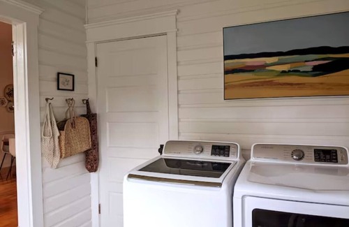 Singers Glen House | Spacious bungalow with rural views & vintage charm