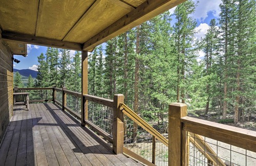 Michigan Hill Cabin | Spacious Cabin w/Views & Deck Near Jefferson Lake
