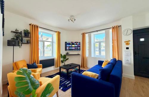 Brighton City Centre Apartment | Spacious Central Apartment, Great for Families, Groups, Business - Close to Station