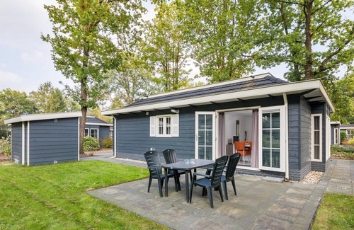 Hooghalen House | Spacious chalet with natural light, perfect for Drenthe’s nature.