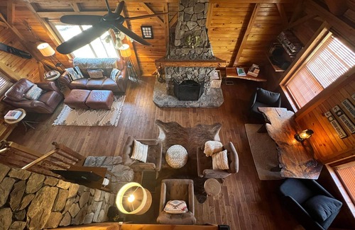 Waterford Cabin | Spacious & Charming Cabin - Close to Ski/Lakes!