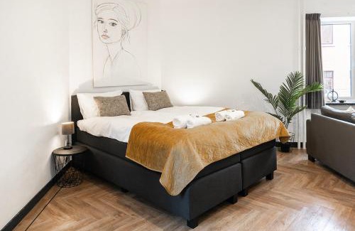 Centrum Apartment | Spacious City Loft With Balcony & High-speed Wi-fi