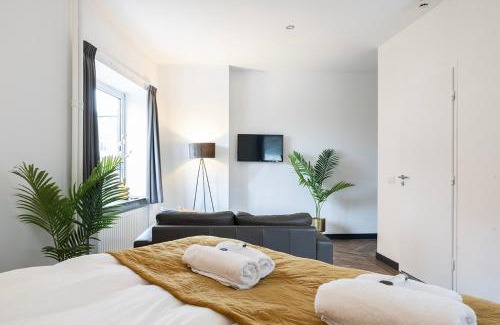 Centrum Apartment | Spacious City Loft With Balcony & High-speed Wi-fi