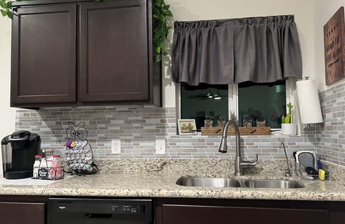 Yuma House | Spacious Clean Pet-friendly Family Townhome