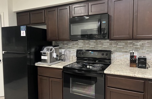 Yuma House | Spacious Clean Pet-friendly Family Townhome