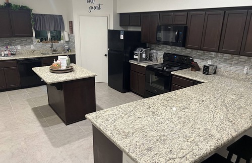 Yuma House | Spacious Clean Pet-friendly Family Townhome